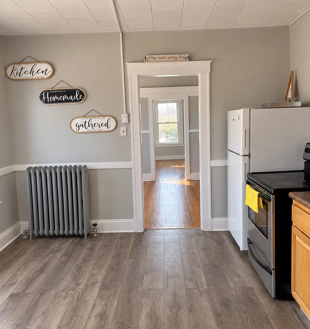 3 bed, 1.0 bath, 1395 sqft, $1,600 — Photo 2