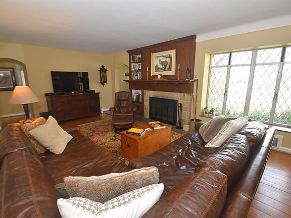 4th image of 8126 Sagamore Dr