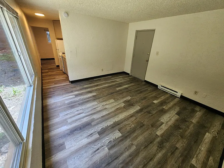 Melrose Court Apartments — Photo 7