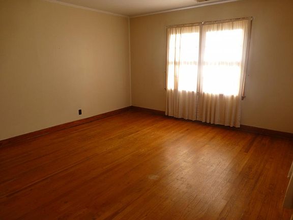 3rd image of 1005 Delrose Dr