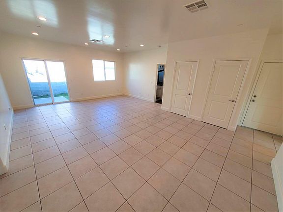 5th image of 907 Del Valle Ave #1/2