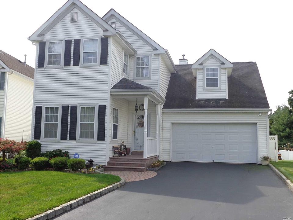 1st image of 5 Coventry Ln