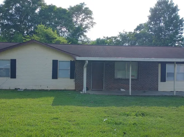 108 First Family Dr, Headland, AL 36345