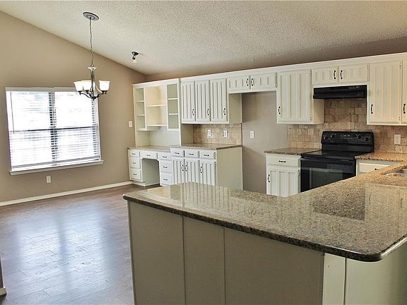 4th image of 2110 Dartmouth Dr