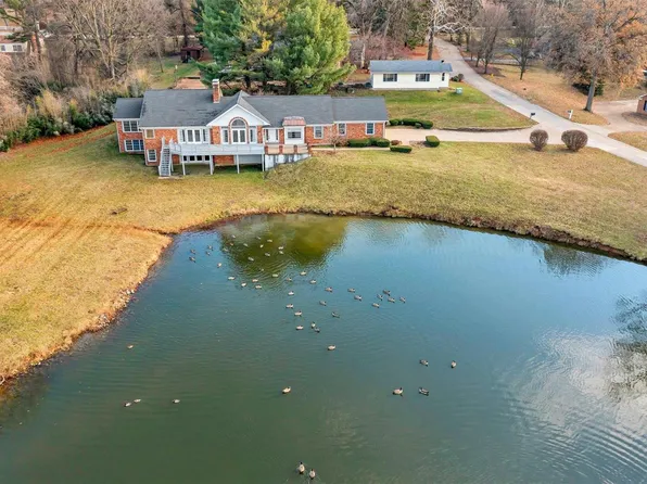 1416 Kienstra Ln, Saint Louis, MO 63135