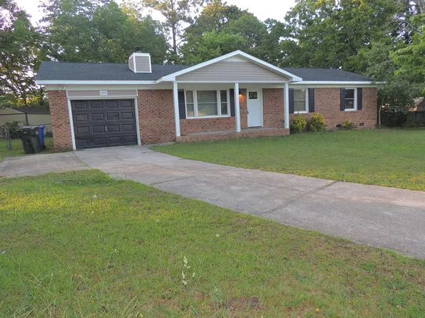 6919 Calamar Dr, Fayetteville, NC 28314