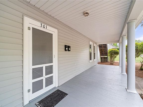 3rd image of 301 S Sunset Dr
