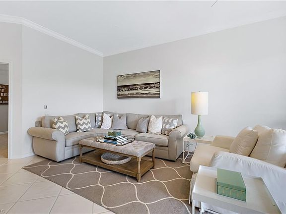 2nd image of 400 L'Ambiance CIR #4-205