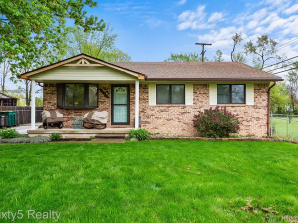 20218 Newman Dr, Brownstown, MI 48183