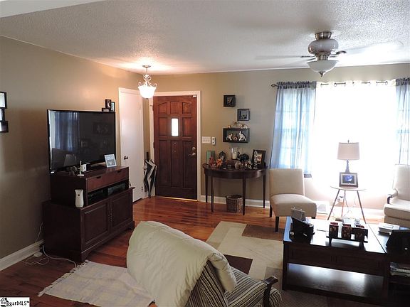 3rd image of 106 Montis Dr