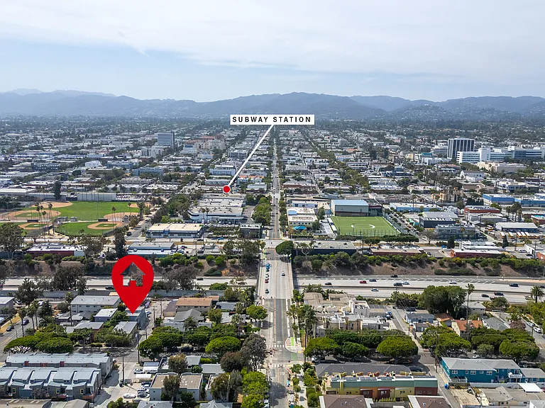 Walking distance to Metro Station