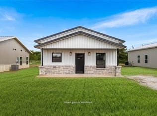 1107 E Navarro Ave, Mart, TX 76664