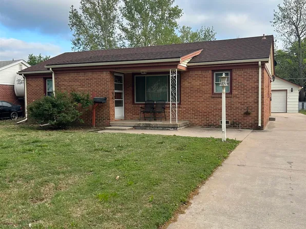 207 Fager Dr, Haysville, KS 67060