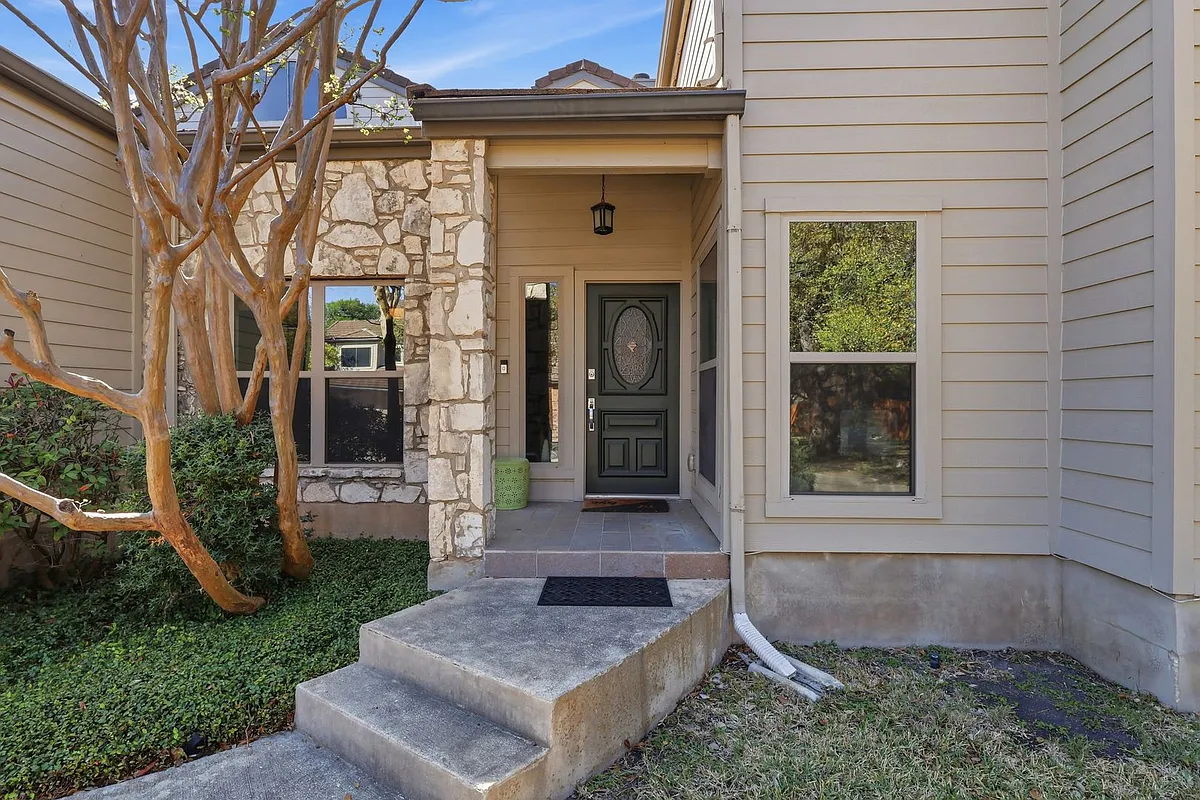 Building Photo - 1403 Saint Andrews