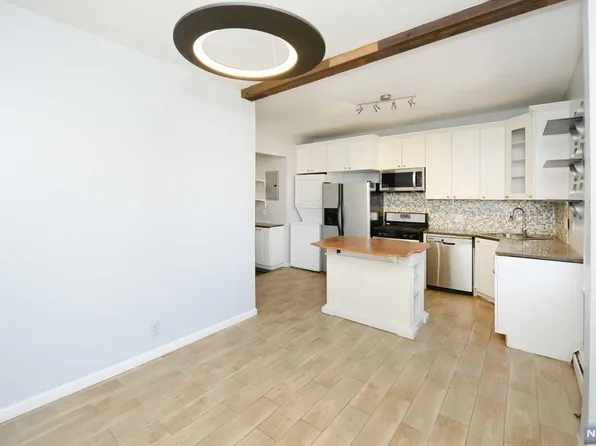 414 59th St Floor 3, West New York, NJ 07093
