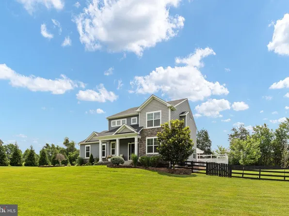 215 Saddle Ridge Ln, Fredericksburg, VA 22406