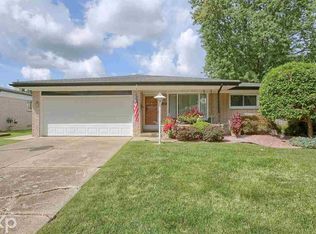 34111 Foxboro Rd, Sterling Heights, MI 48312