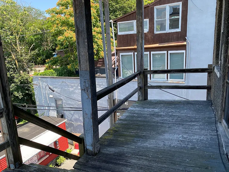 308 E Seneca St — Photo 47