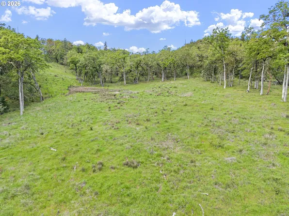 881 Southridge Way, Roseburg, OR 97470