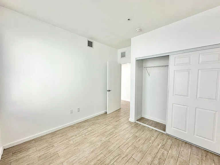 1611 Meridian Ave #305 — Photo 9
