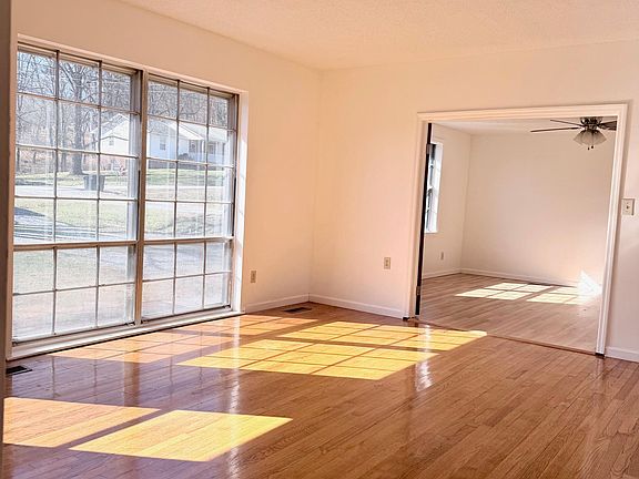 3rd image of 332 Poppy Ave