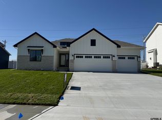12006 S 113 Avenue Cir, Papillion, NE 68046