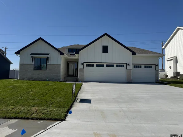 12006 113 Avenue Cir, Papillion, NE 68046
