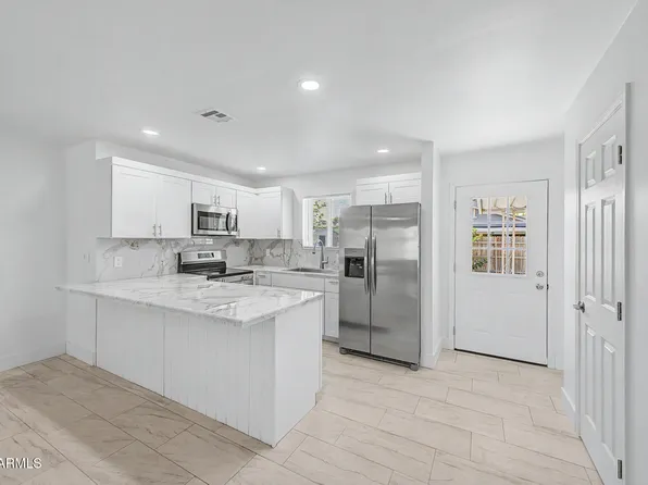 3253 W PORT AU PRINCE Lane, Phoenix, AZ 85053