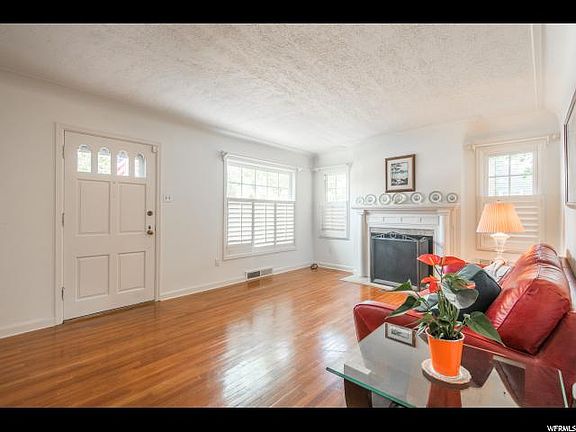 4th image of 1864 E Downington Ave