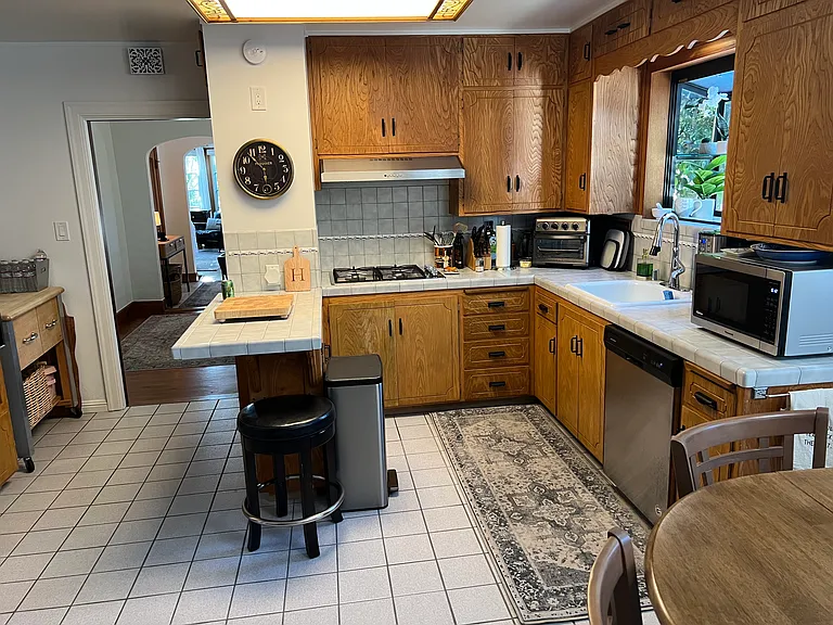 Kitchen Gas Range and Dishwasher