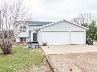 8105 Irish Ln, Bismarck, ND 58504