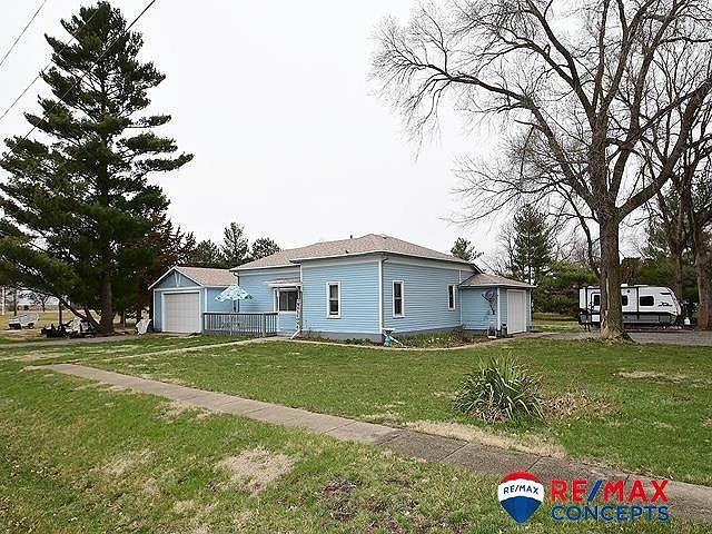 1st image of 400 W 1st St