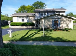 6611 Barrett St, Downers Grove, IL 60516