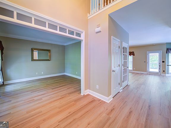 4th image of 523 Holland Rd