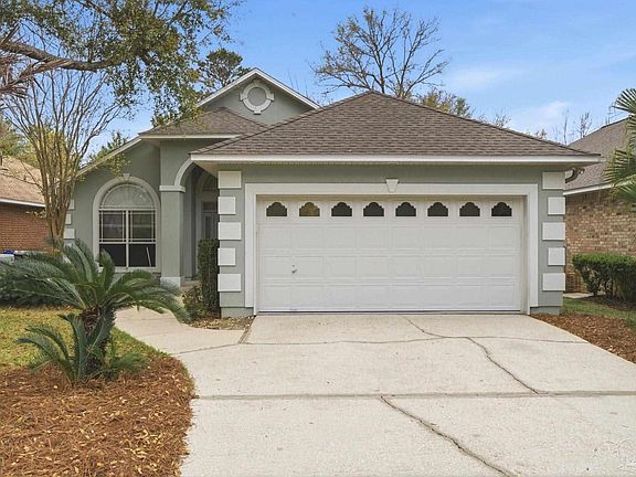 3rd image of 9915 Rail Cir