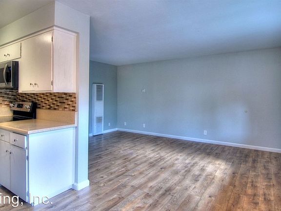 4th image of 284 Tyrella Ave Unit 3