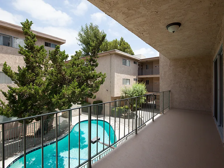 Coldwater Canyon Apartments — Photo 19