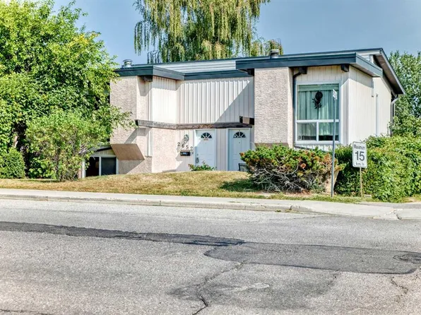 2652 W Oakmoor Dr SW, Calgary, AB T2V 4E8