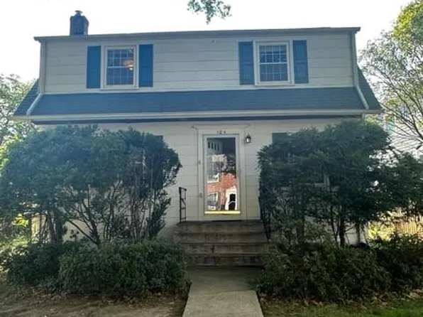 104 S Pershing Dr, Arlington, VA 22204