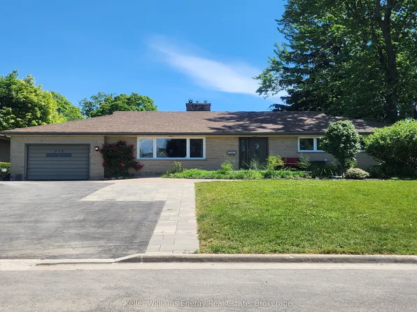 737 Law St, Oshawa, ON L1G 4M3