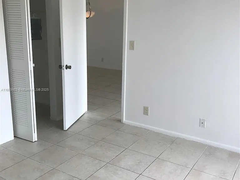 8610 N Sherman Cir — Photo 4