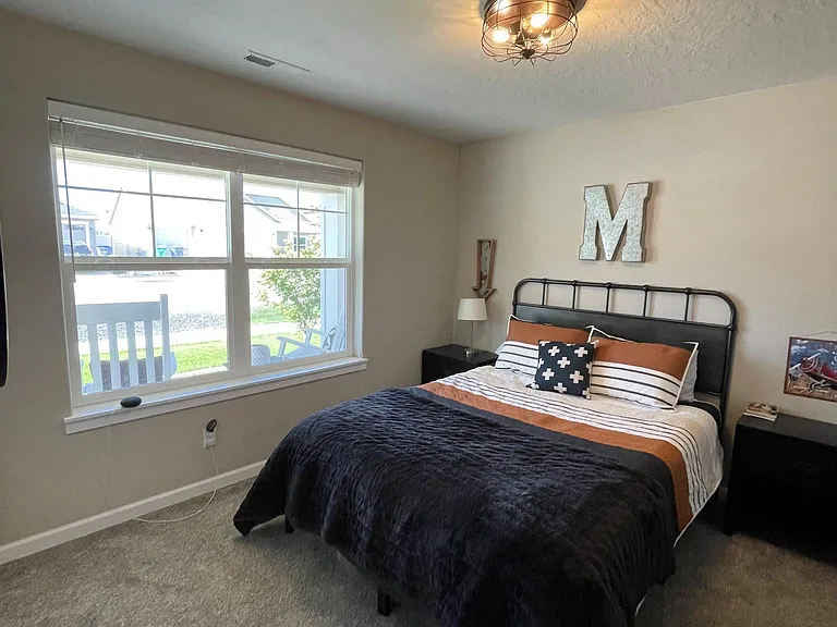 928 E Colbert Rd — Photo 11