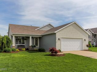 3023 Woodglen St NW, Grand Rapids, MI 49504