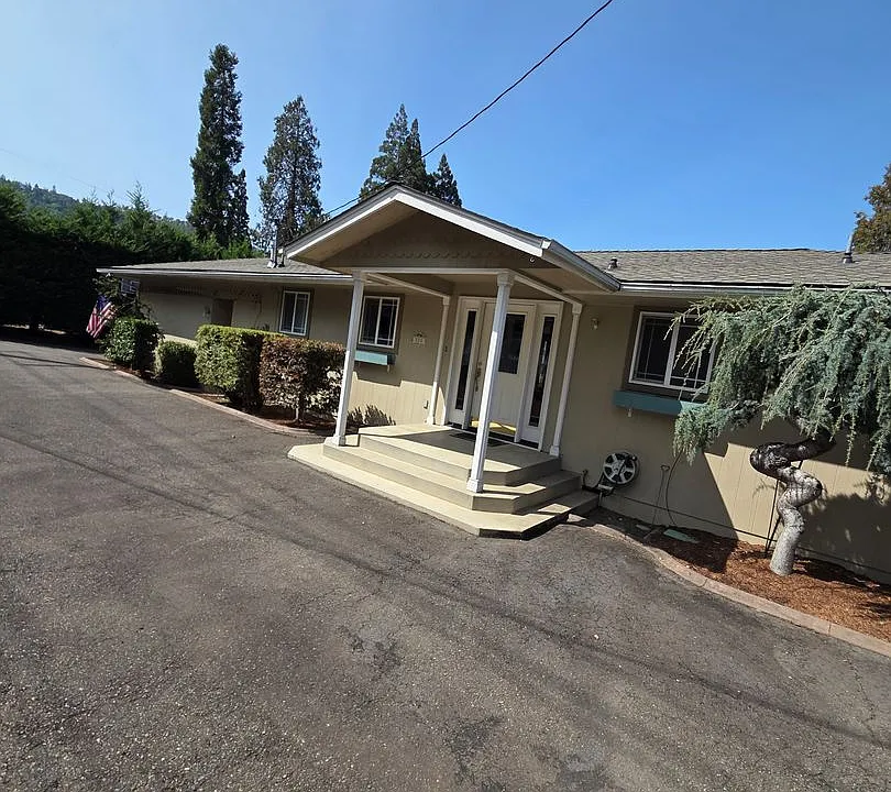320 Pioneer Way