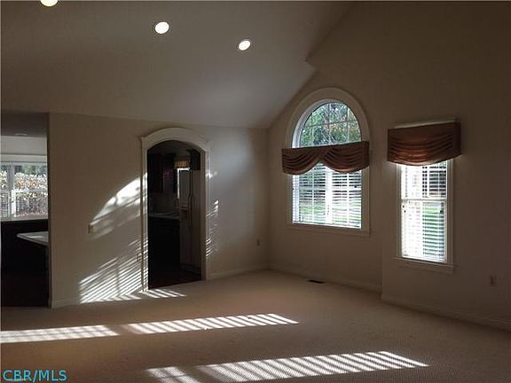 5th image of 454 Cottage Grv E