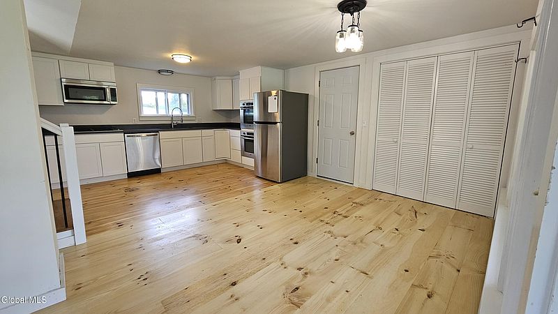 4th image of 116 Tipple Rd