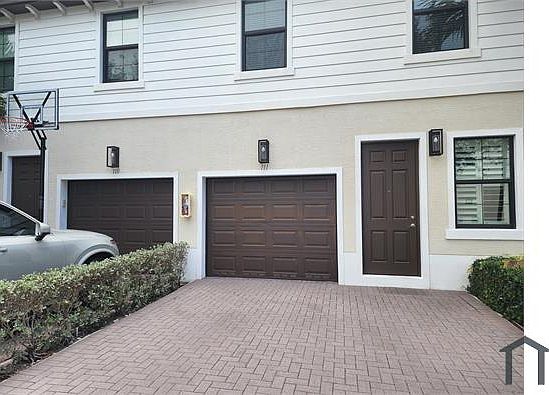 2nd image of 2721 NE 14th St