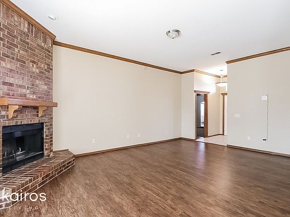 3rd image of 520 SW 156th Ct