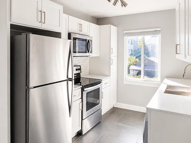221 N Quince St — Photo 10