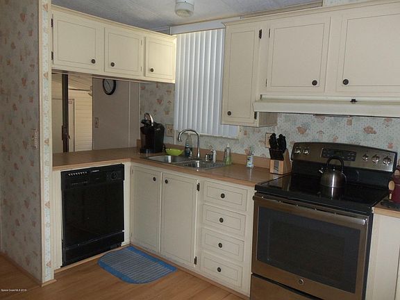 3rd image of 329 Loquat Dr